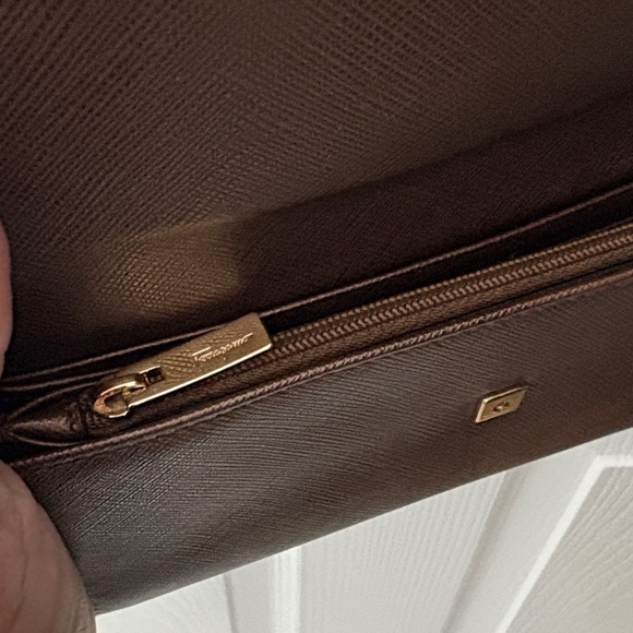 Salvatore Ferragamo Gancini Continental Wallet. - Picture 4 of 16